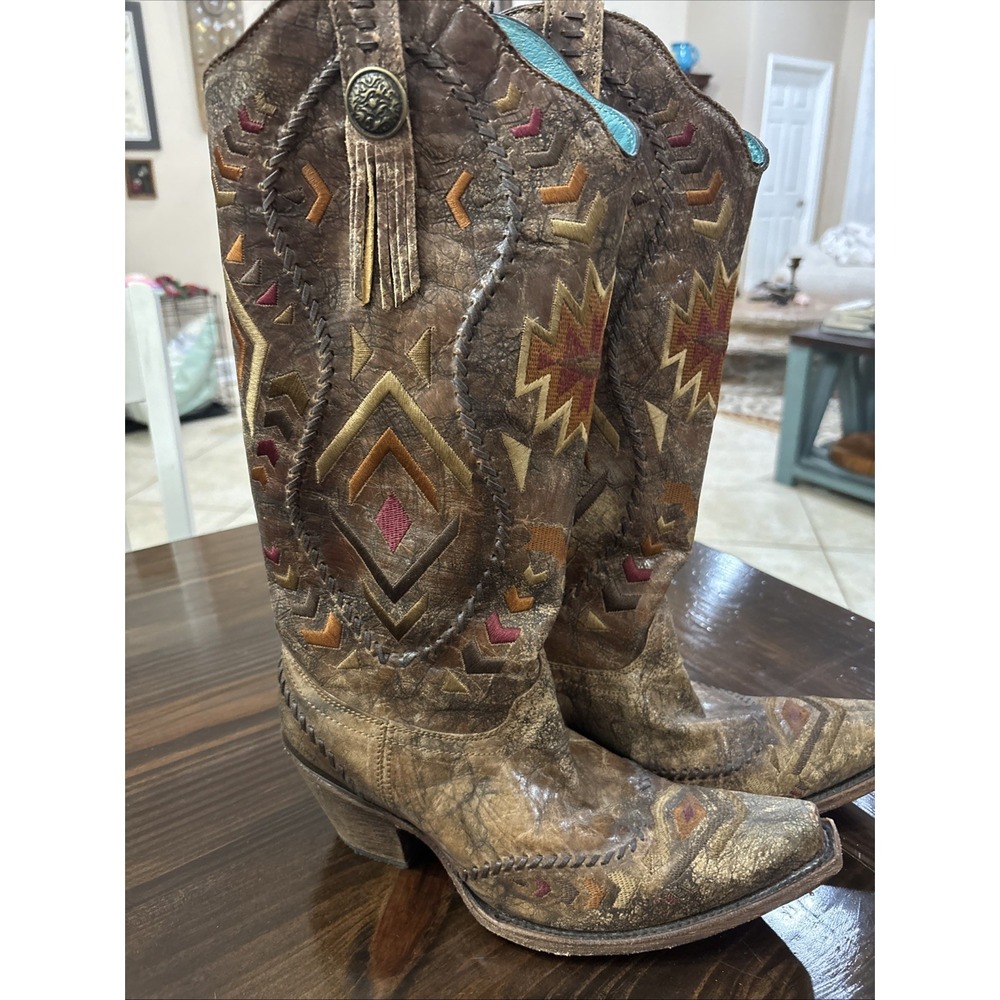 Corral vintage 8.5 M Aztec Embroidered leather WESTERN Boot snip toe Cowgirl